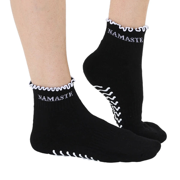 Bottom Grip Ruffled Ankle Socks