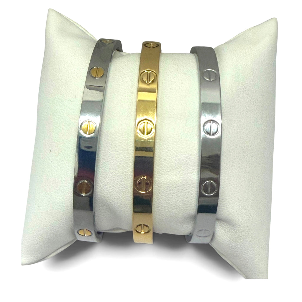 Circle Nailhead Bangle with Click Closure