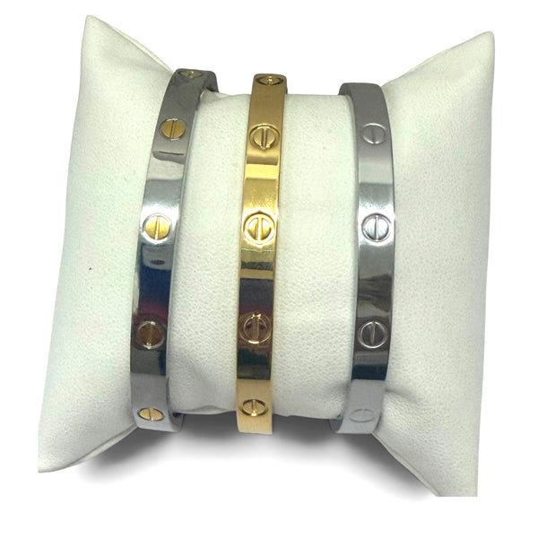 Circle Nailhead Bangle with Click Closure